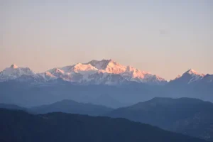 The Himalayas Unveiled: A Rare Sight of Nature’s Splendor During Lockdown